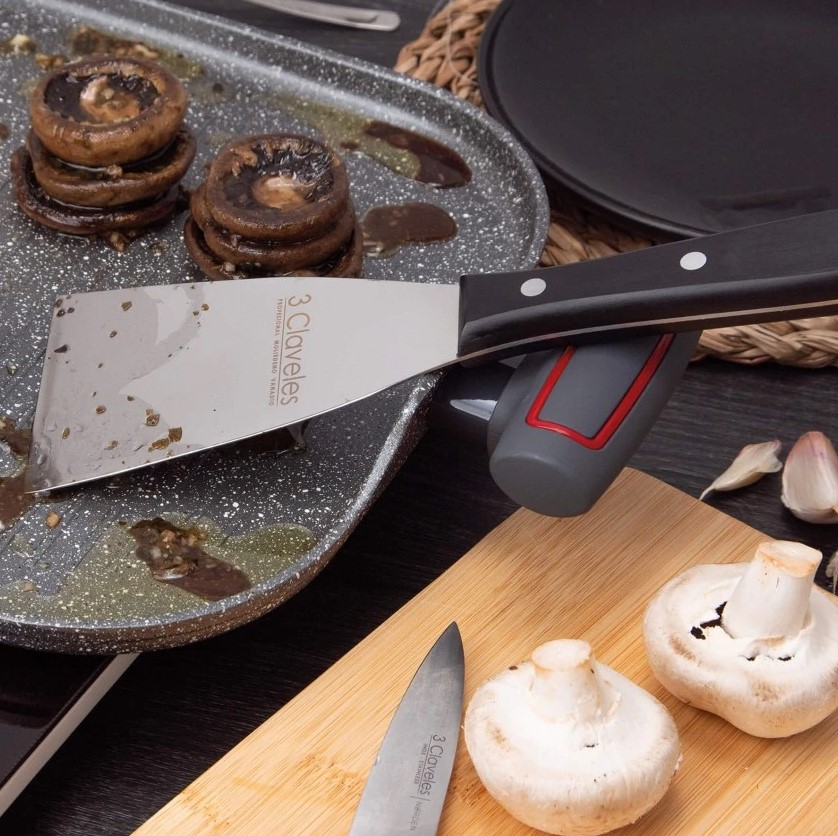 Espátula uniblock 12x13 cm con mango de pom 3 Claveles