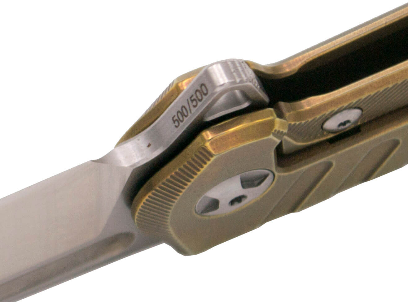 Couteau édition limitée avec manche en titane avec ouverture par roulement à billes