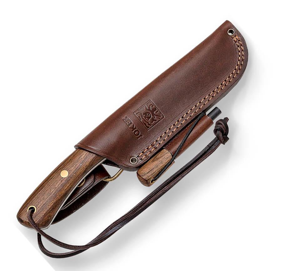 Cuchillo bushcraft Joker Nessmuk con mango de madera de nogal e incluye pedernal