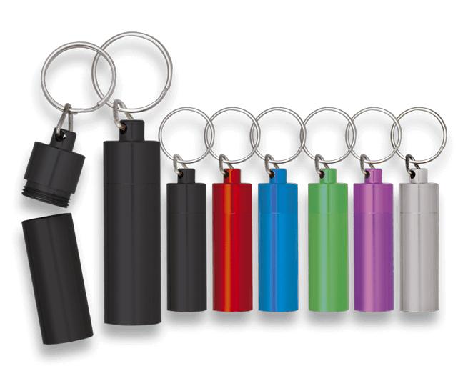 Llavero con compartimento impermeable presentado en blíster de 12...