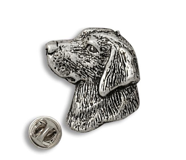 Pin de cabeza de perro de caza con dimensiones de 2,8 x 2,8 cm