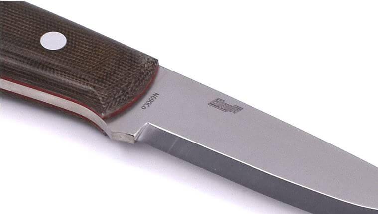 Cuchillo Bushcraft Brisa Trapper 95 scandi con mango de micarta verde y funda trapper