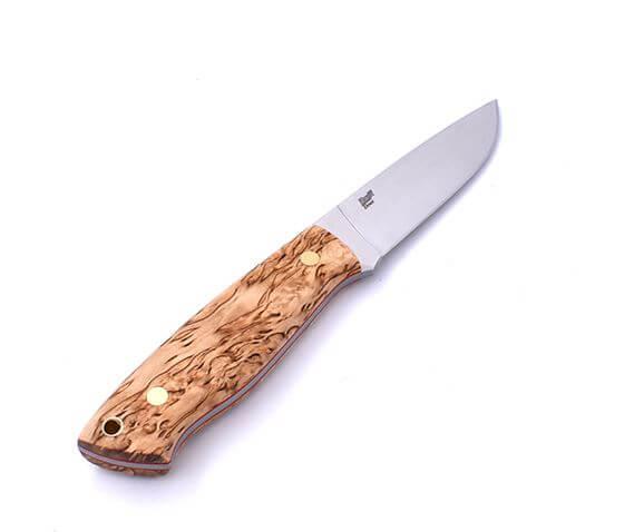 Cuchillo de Bushcraft Brisa Trapper 95 flat con mango de madera estabilizada de abedul rizado  y funda trapper