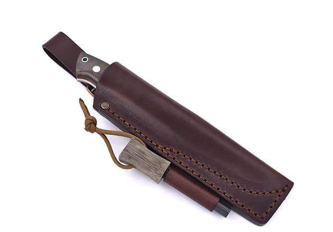 Brisa trapper 115 con mango de micarta verde y hoja flat de acero Elmax con funda bushcraft con pedernal