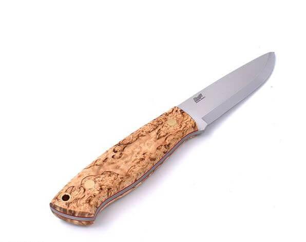 Brisa Trapper 95 con mango de madera estabilizada de abedul rizado y hoja scandi de acero N690Co con funda bushcraft