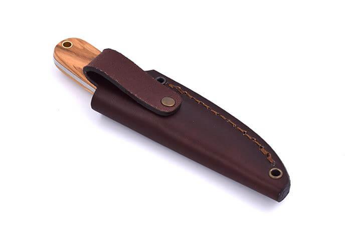 Cuchillo de cuello Brisa Necker 70 con puño de madera de olivo con funda de piel