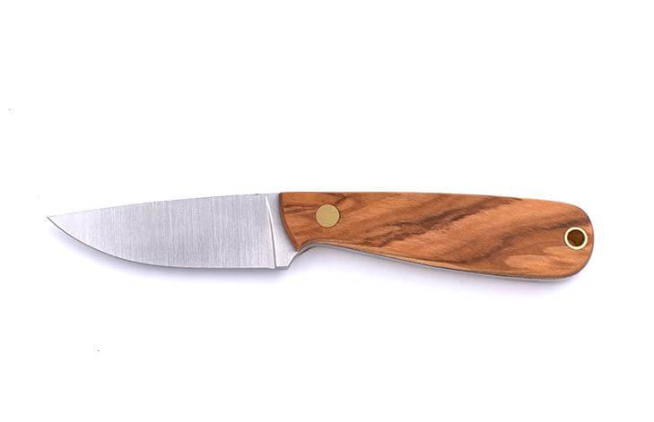 Cuchillo de cuello Brisa Necker 70 con puño de madera de olivo con funda de piel multiposición