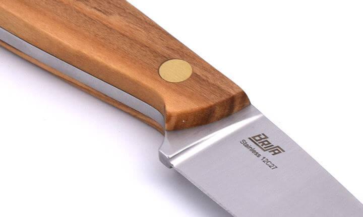 Cuchillo de cuello Brisa Necker 70 con puño de madera de olivo con funda de piel multiposición