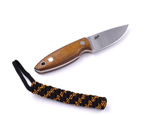 Faca Brisa Scara 60 com aço RWL34 e micarta mostarda