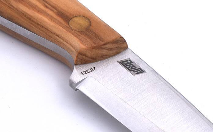 Cuchillo de cuello Brisa Necker 70 Scandi con puño de madera de olivo y funda piel