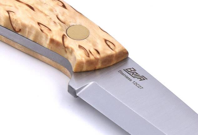 Faca de pescoço Brisa Necker 70 Scandi com cabo de madeira de bétula encaracolada e bainha de couro