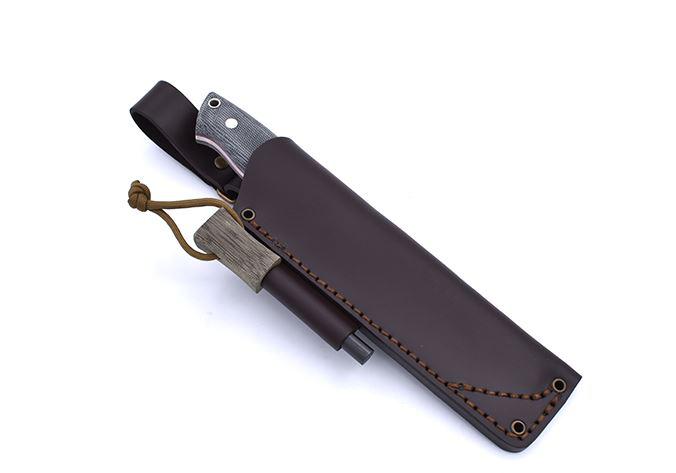 Cuchillo de caza Brisa Nessmuk 125 micarta negra y funda de piel con pedernal
