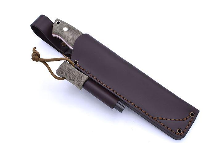 Cuchillo de caza Brisa Nessmuk 125 micarta verde y funda de piel con pedernal