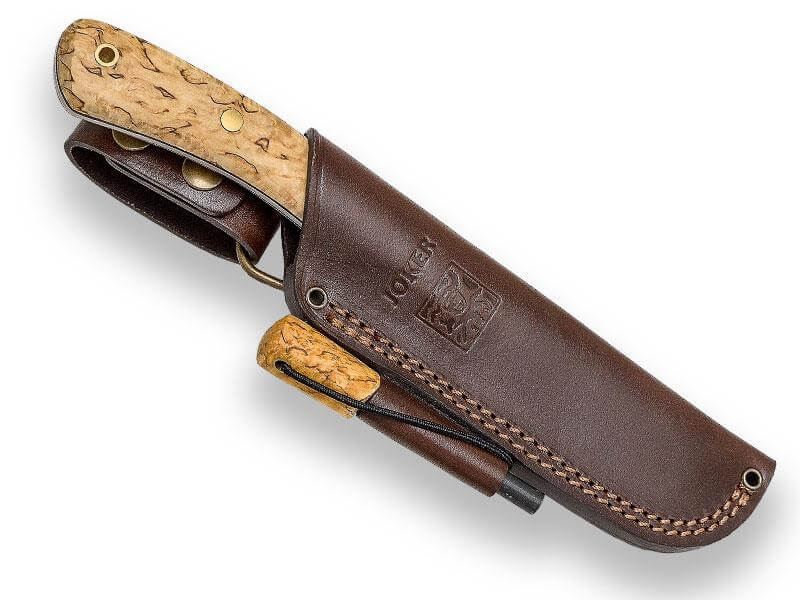 Faca bushcraft Joker Nessmuk S com cabo de madeira de bétula com pederneira