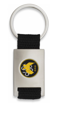 Chaveiro em forma de retângulo cromado com fita preta