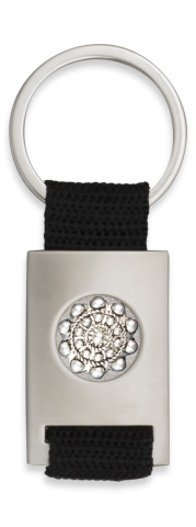 Chaveiro em forma de retângulo cromado com fita preta