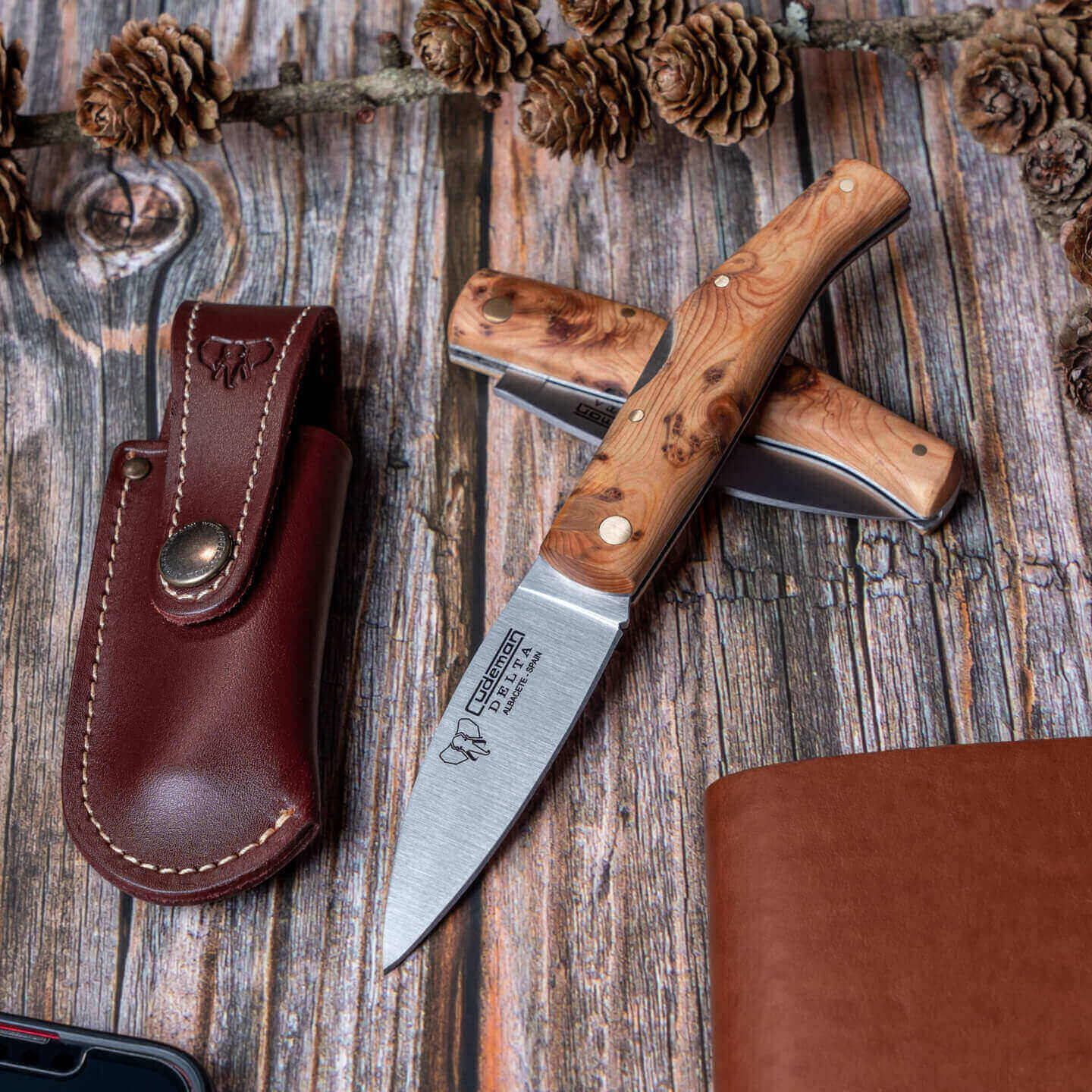 Cudeman Delta pocket knife with aromatic juniper wood handle with lock and leather sheath
