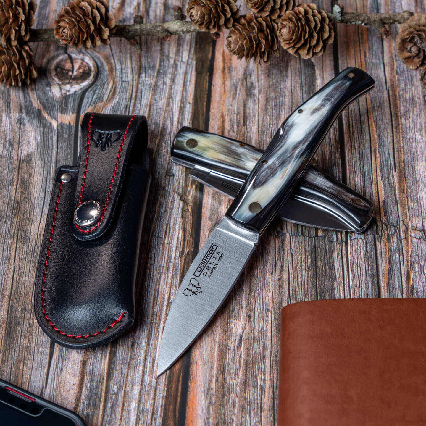 Couteau de poche Cudeman Delta avec manche en corne de taureau avec serrure et étui en cuir