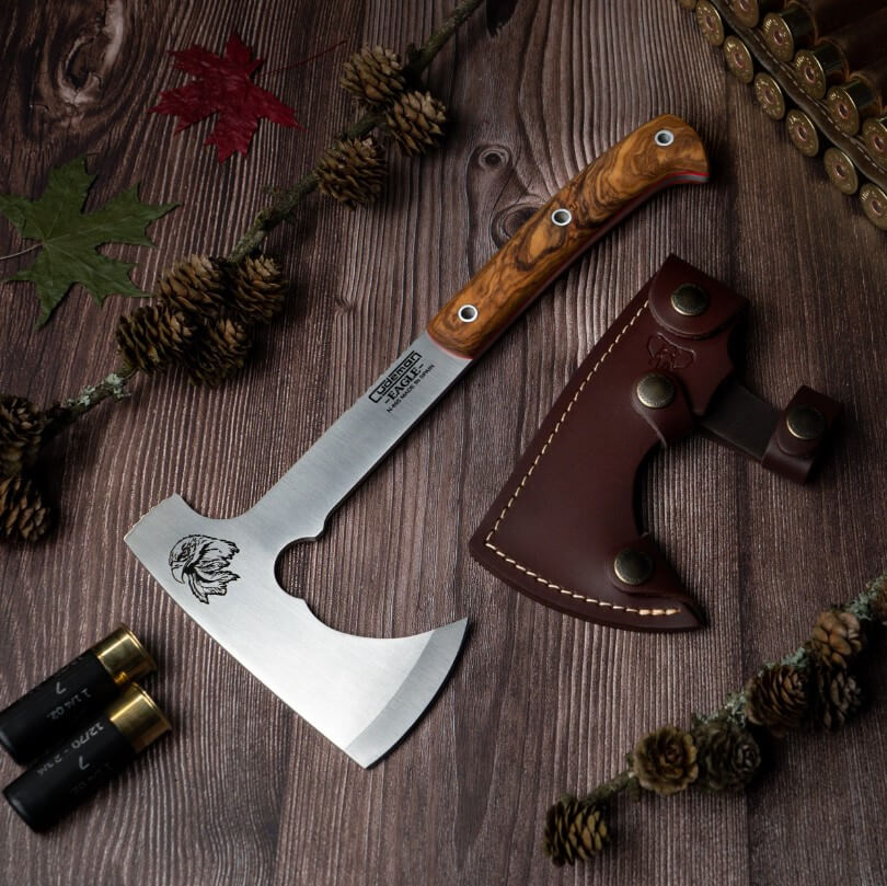 Machado Cudeman Eagle com cabo de madeira de oliveira e lâmina de aço Böhler N695