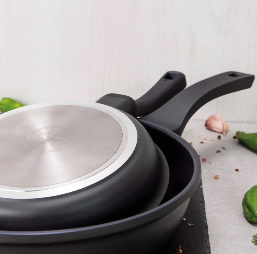 Sartén QuanTanium 28 cm 3 Claveles modelo Dark