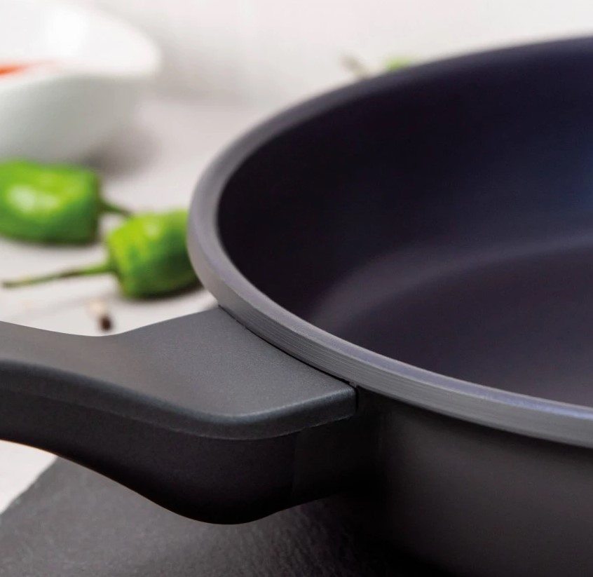 Sartén QuanTanium 28 cm 3 Claveles modelo Dark