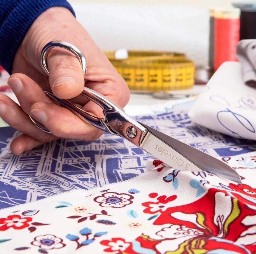 Tijera de costura para zurdos 3 Claveles de 6"