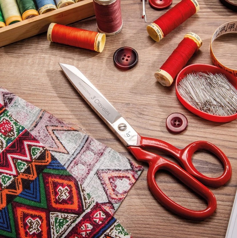 Tesoura de alfaiataria multiuso de 20 cm forjada a quente com cabo 3 Claveles esmaltado vermelho