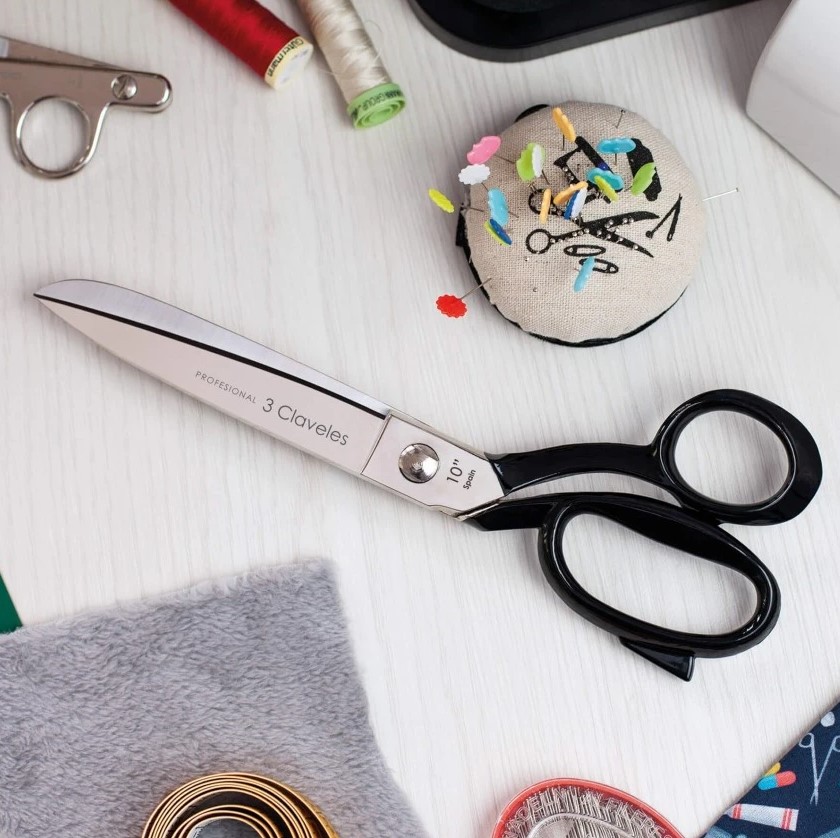 Tijera sastre varios usos de 25 cm forjada en caliente con mango esmaltado negro 3 Claveles