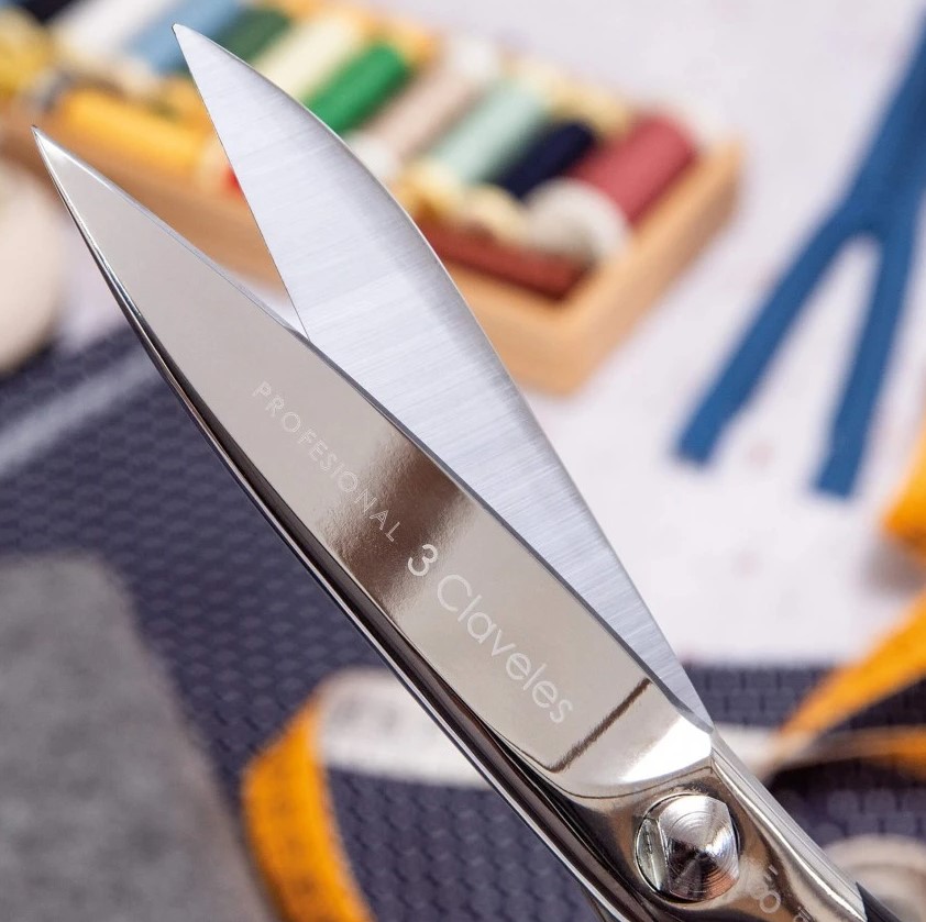 Tesoura para estofados forjada a quente de 20 cm com cabo esmaltado preto 3 Claveles