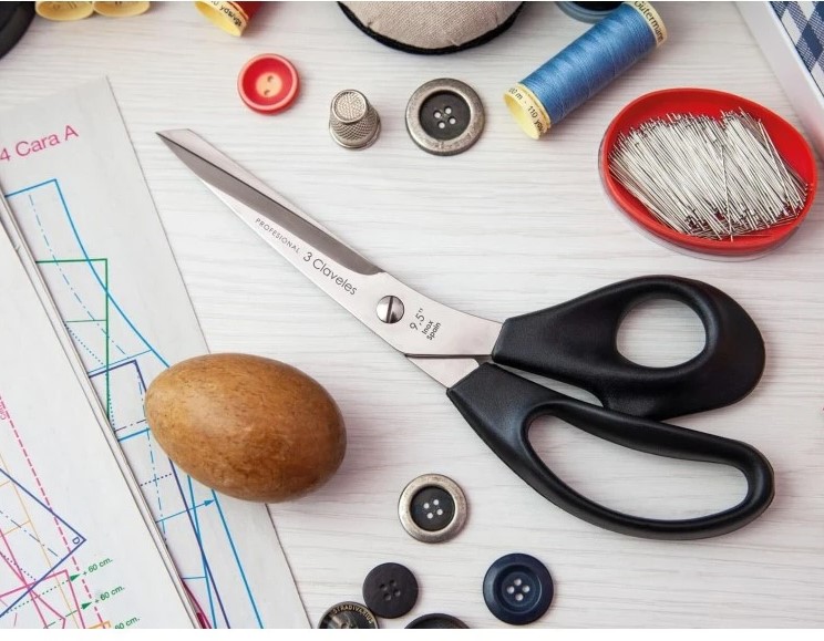 24 cm Mehrzweck-Schneideschere mit schwarzem Nylongriff 3 Claveles