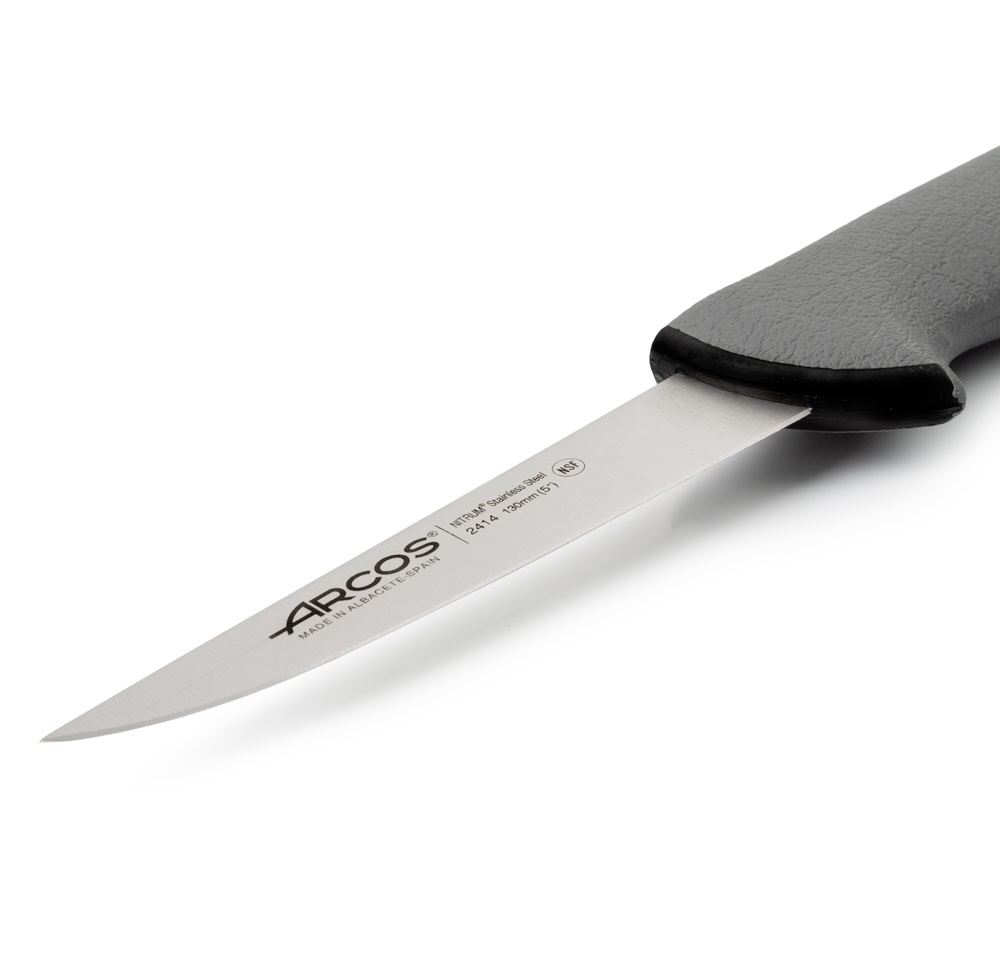 Cuchillo carnicero Arcos con hoja de 13 cm Colour prof mango doble inyección negro