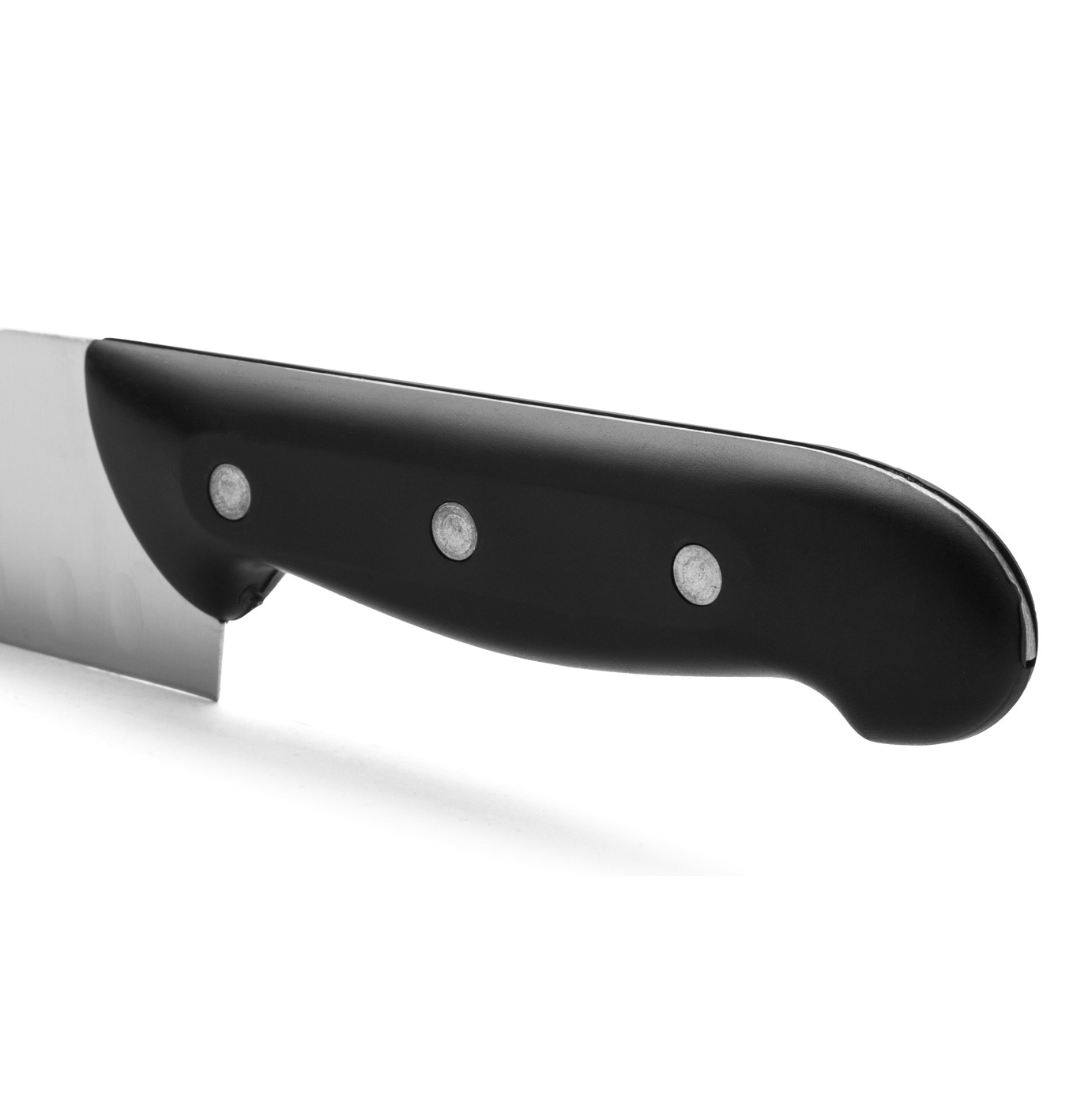 Cuchillo santoku Arcos Maitre con mango de polipropileno negro y hoja de 170 mm
