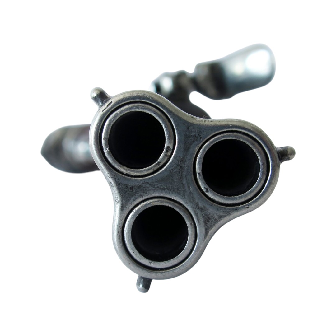 Pistola de pederneira de três canos, França, século XVIII, 1306