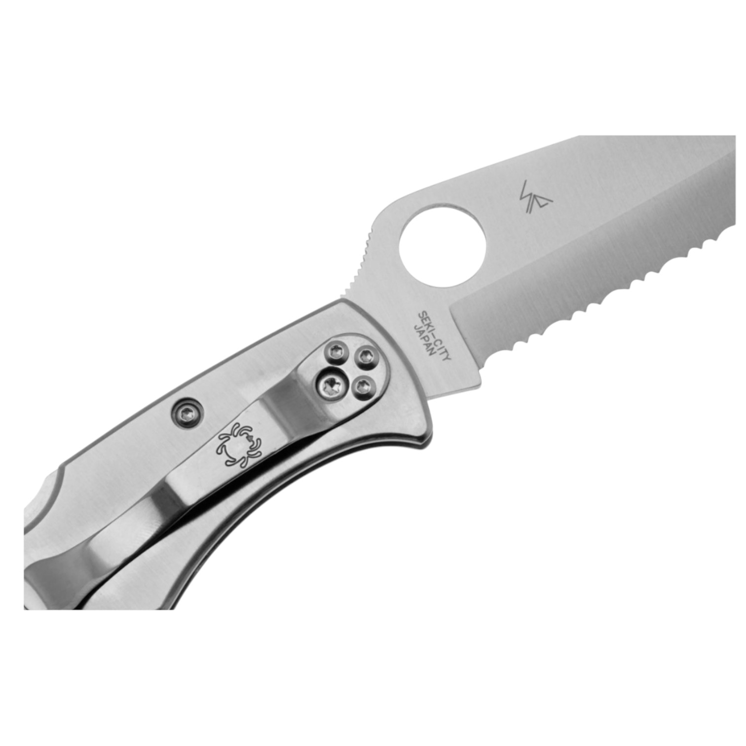 Canivete Spyderco Endura 4 em aço inoxidável C10S, com lâmina serrilhada em VG10 e cabo em aço inoxidável.