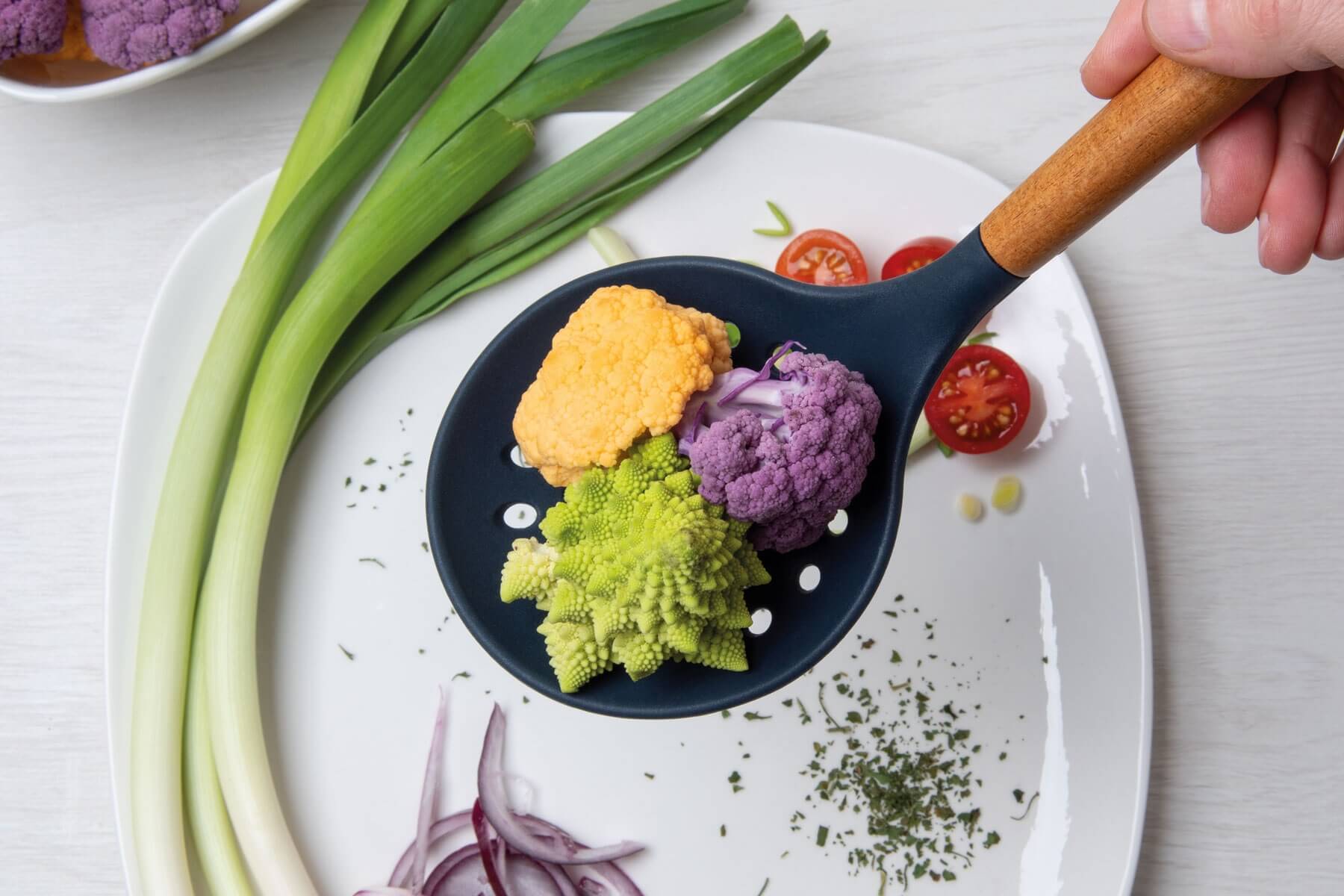 Silicone and beech wood skimmer, BPA free, 3 Claveles