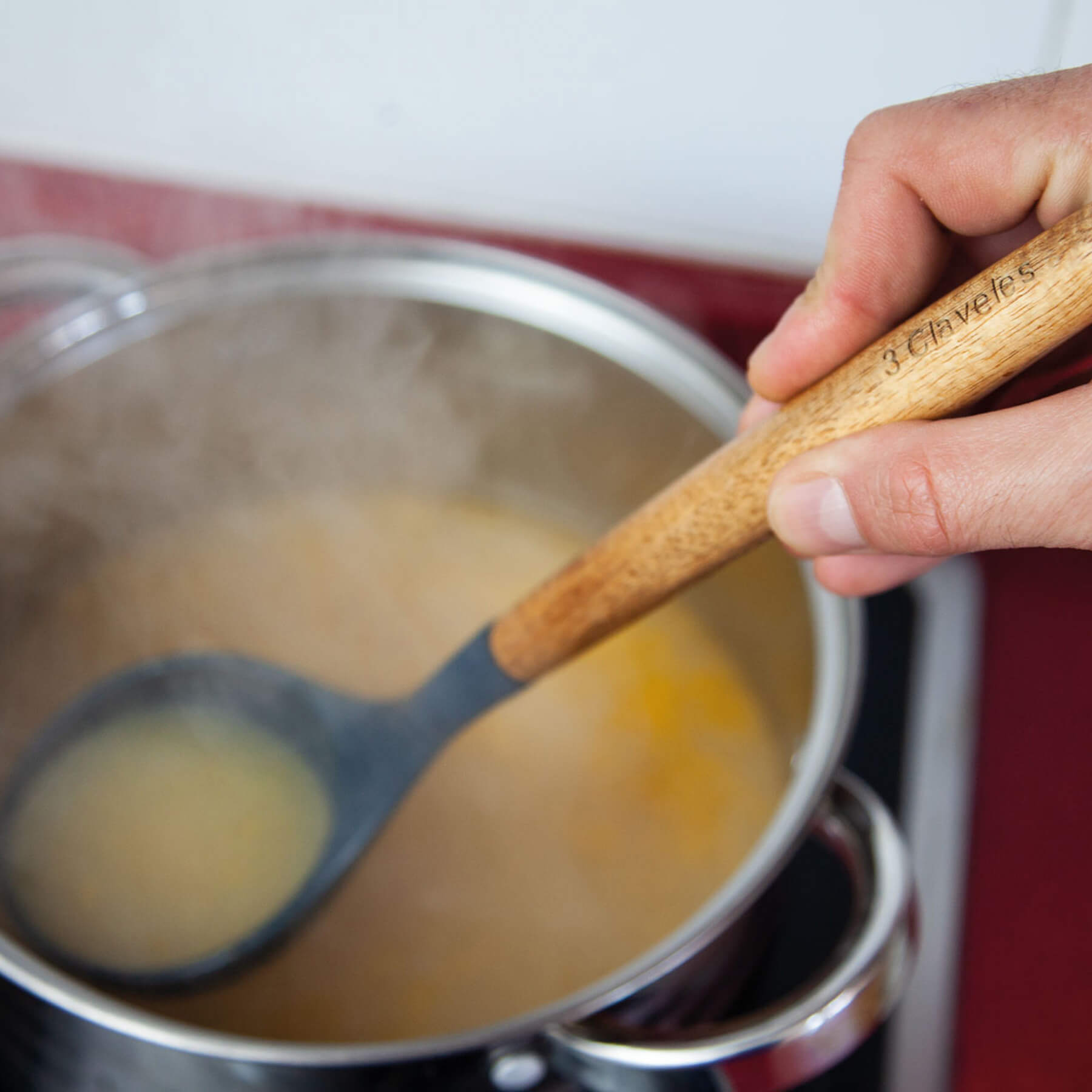 Panela Claveles em silicone e madeira de faia, isenta de BPA.
