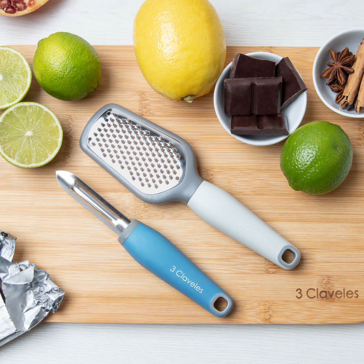 Descascador em aço inoxidável com cabo em TPR e polipropileno, 3 Claveles BPA Free