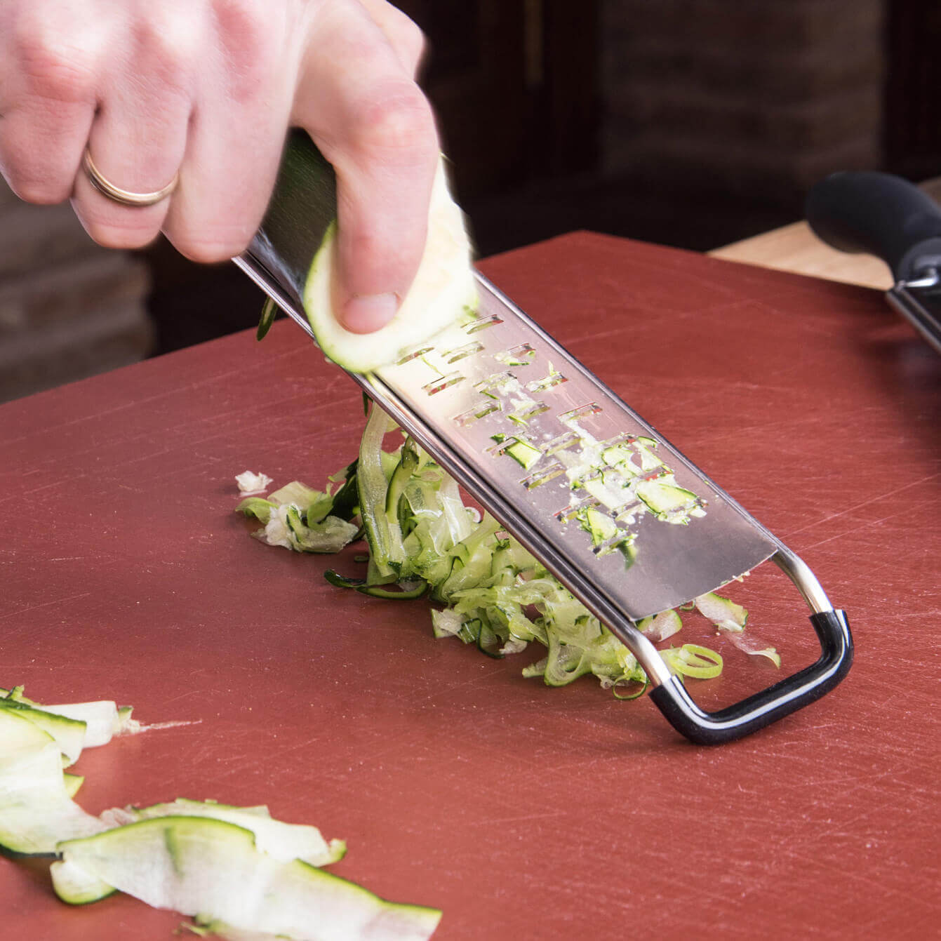 Rallador de juliana fina de acero inoxidable con mango de TPR y polipropileno 3Claveles