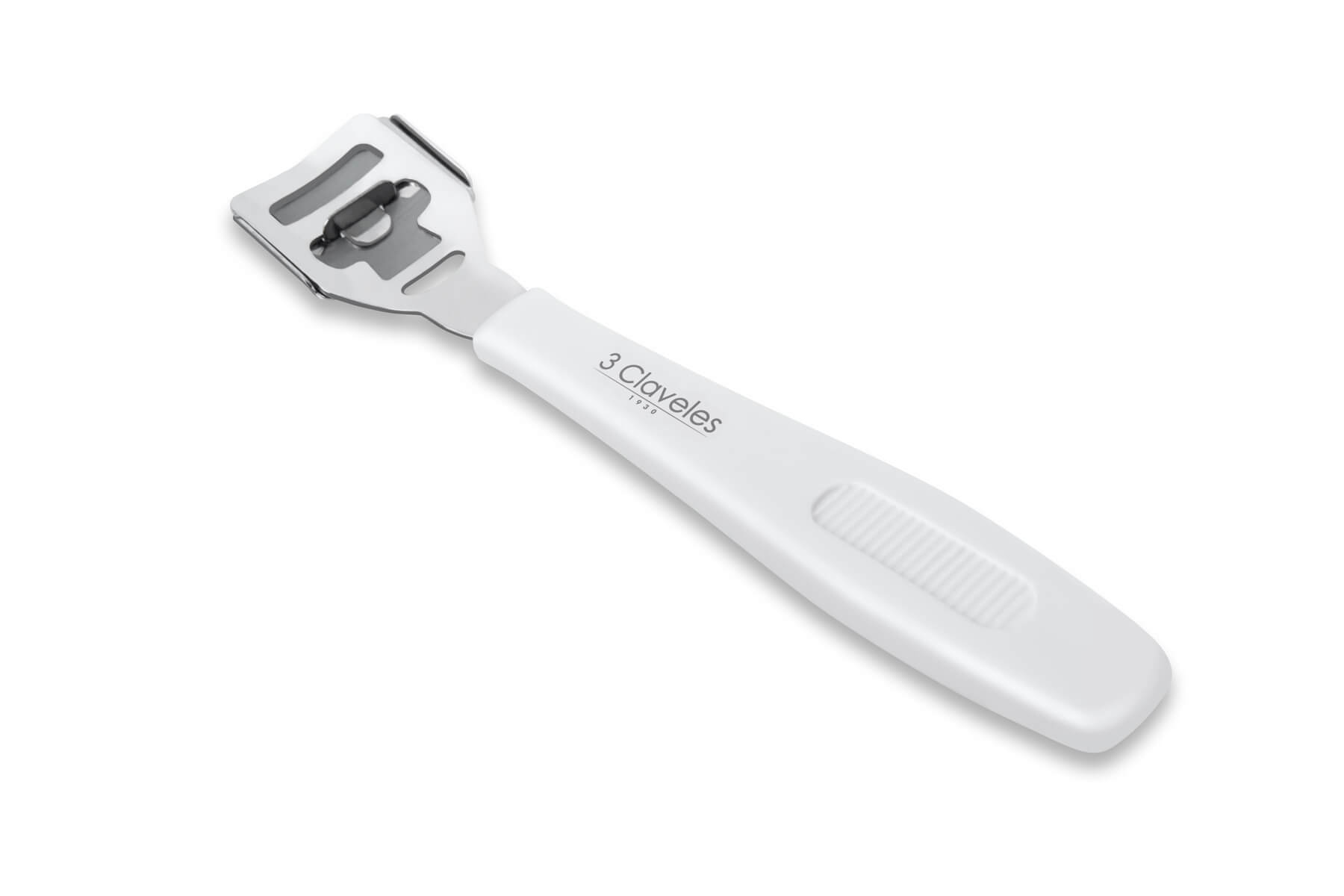 Cortacallos 14 cm con mango blanco 3 Claveles en blíster