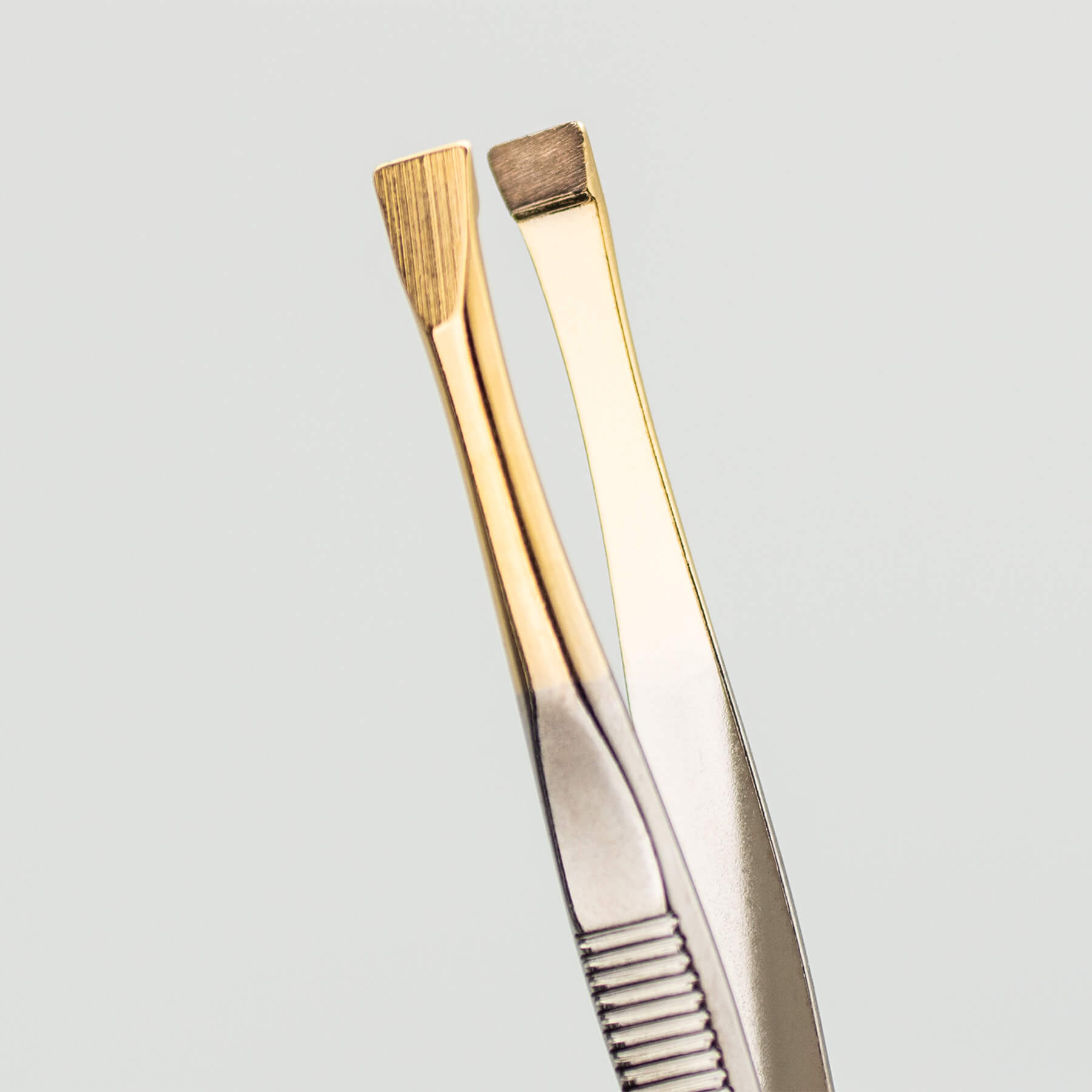 Wide Gold Tip Tweezers 8cm 3 Claveles