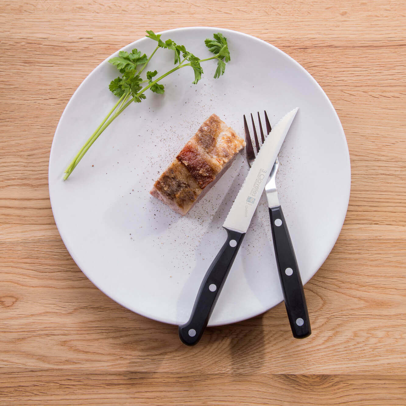 Tenedor de mesa 9 cm uniblock con mango de pom negro 3 Claveles