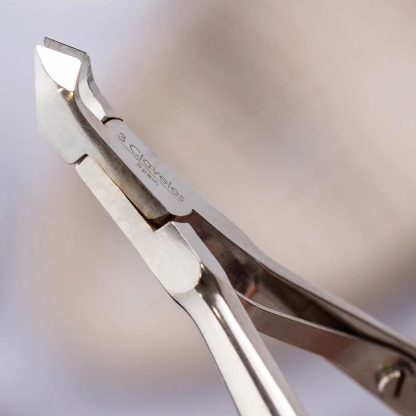 Alicate para cutículas de precisión con 3 mm de corte 3 Claveles