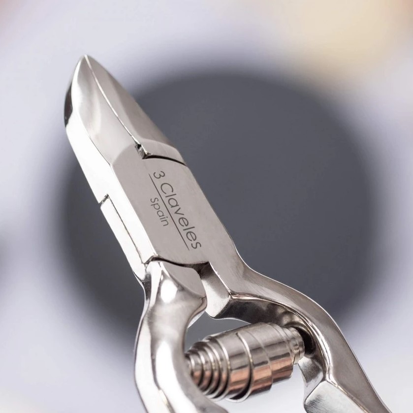 Alicate para uñas con anclaje de 11,5 cm curvo 3 Claveles