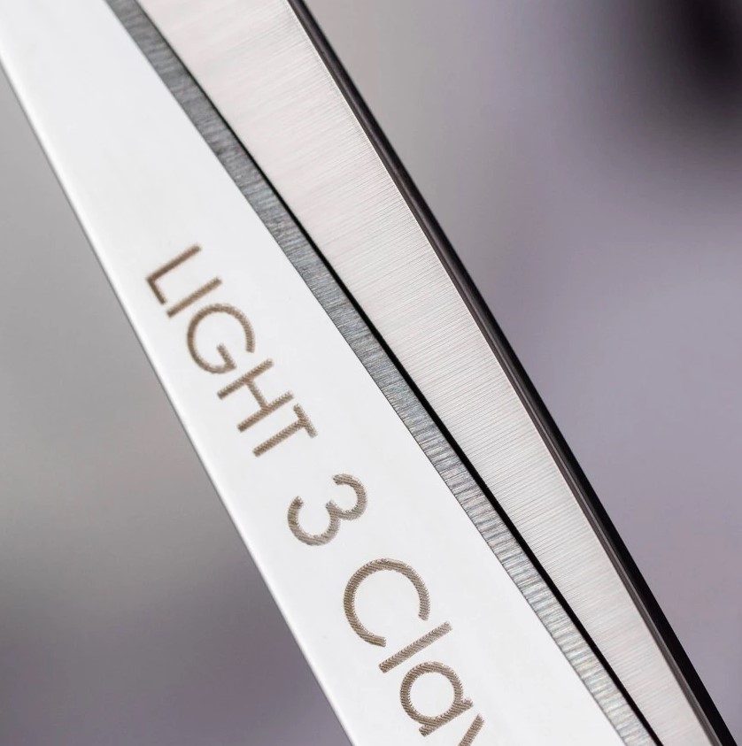 Tesoura de cabeleireiro ST Light 5,5" com fio micro serrilhado 3 Claveles