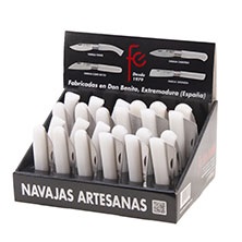 Expositor con 24 navajas variadas con mango blanco y hoja de acer...