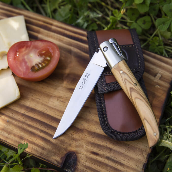 Billet knife with olive and alpaca handles with 10 cm. blade.
