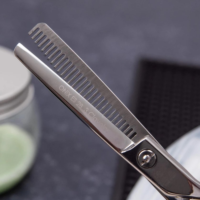 Tesoura de cabeleireiro Onix ES28 5,5" fio navalha 3 Claveles