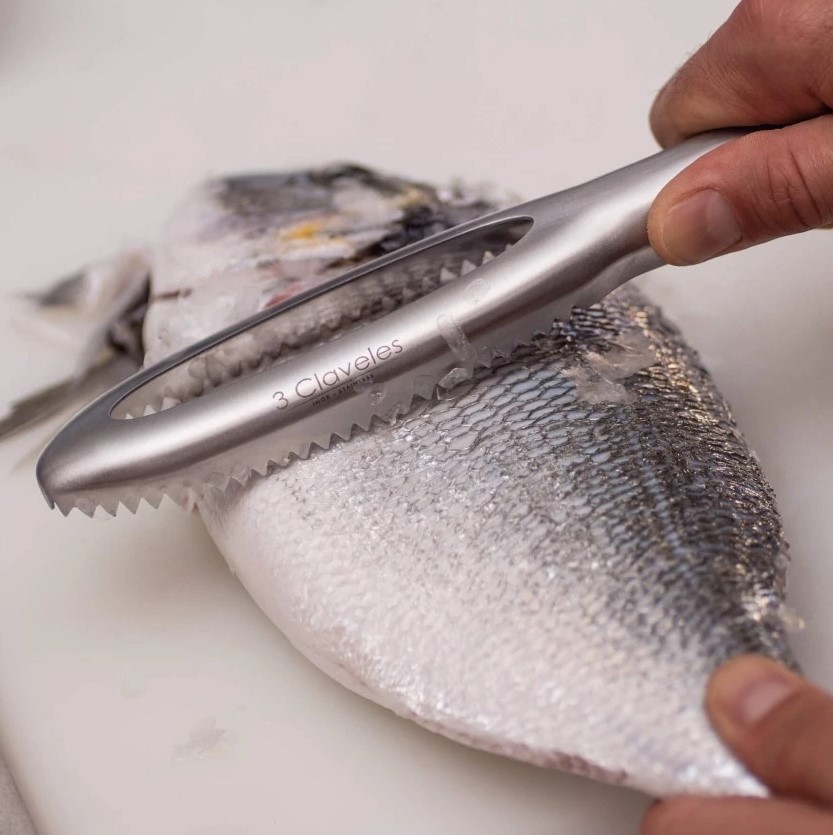 Quita escamas profesional de acero inoxidable 3 Claveles