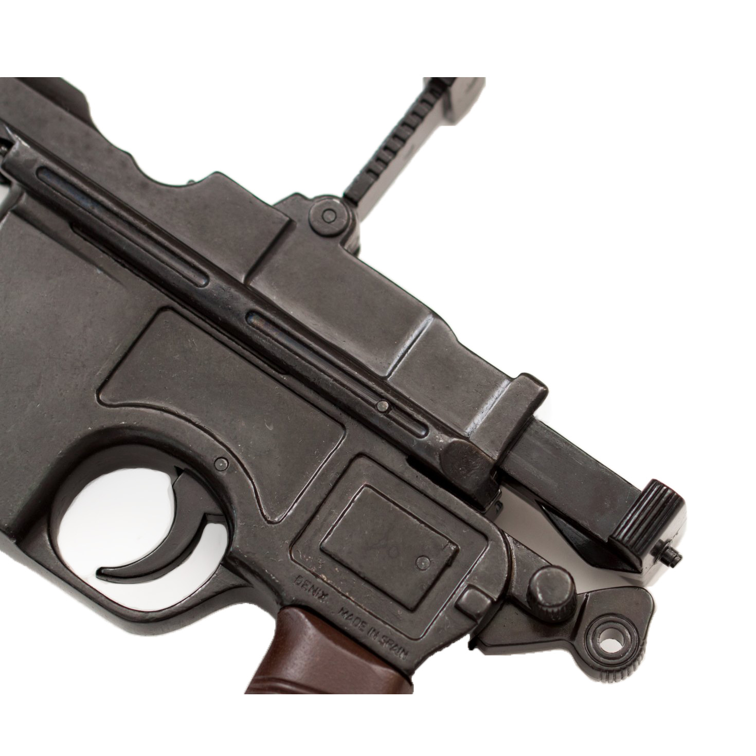 Pistola C96, Alemania 1896 fabricada en metal con cachas de plástico imitación madera