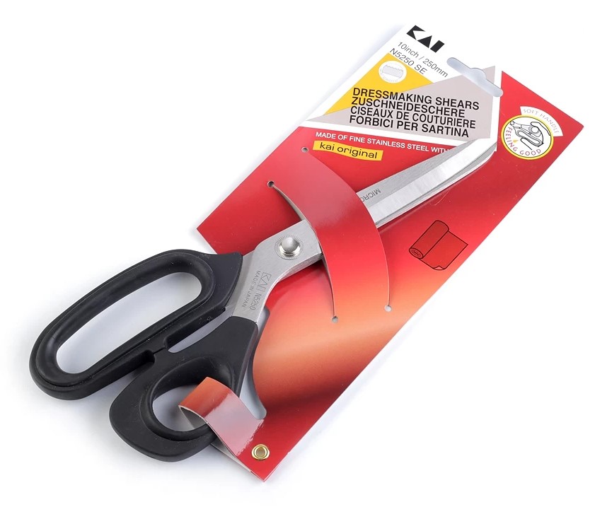 Tijeras de costura Kai N5250 de 250 mm con hoja de acero inox y mango de plástico blando